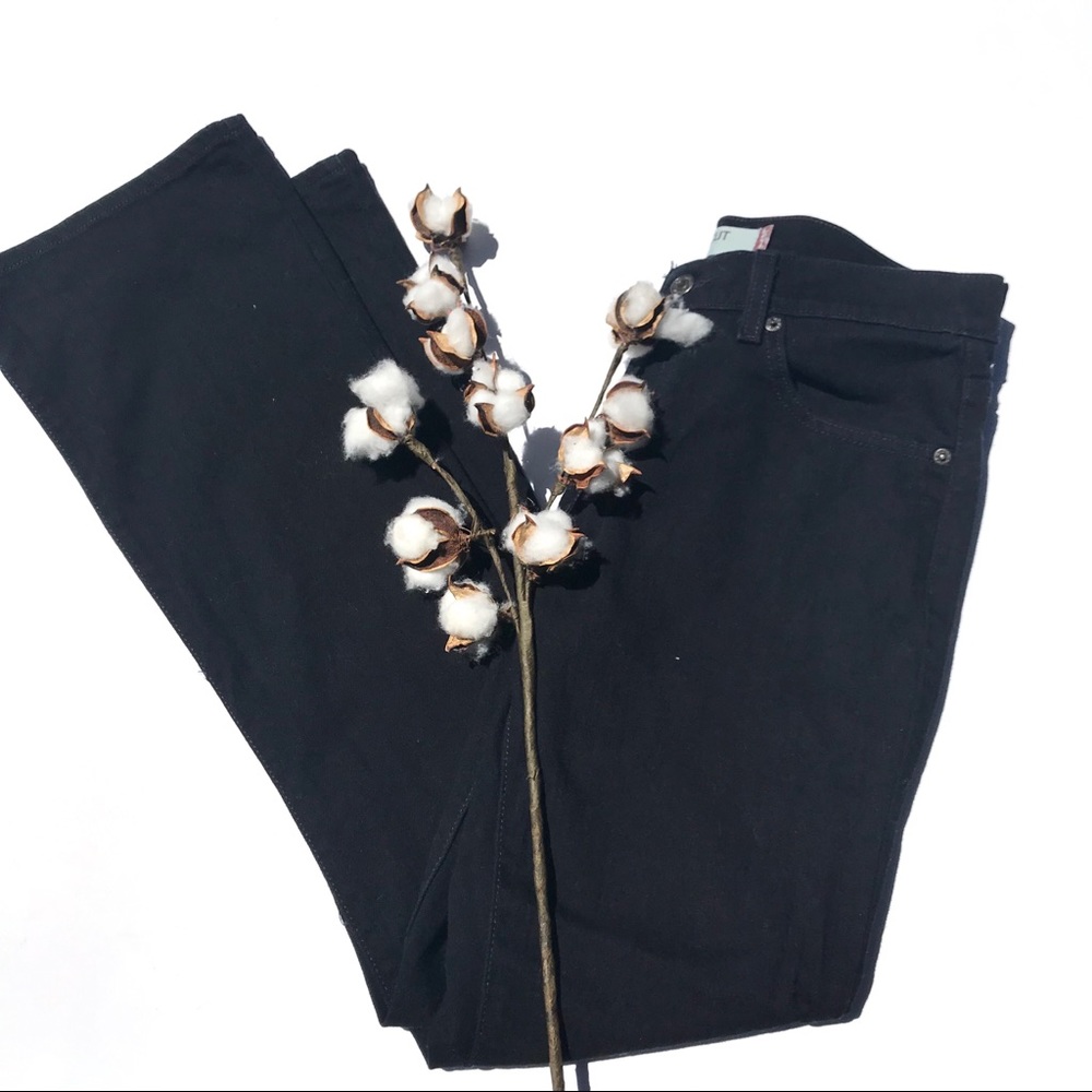 LEVI’S BOOTCUT JEANS